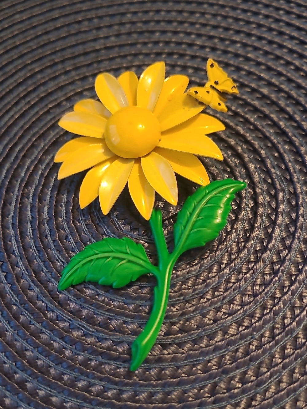 Yellow Flower Retro Brooch with Green Stem